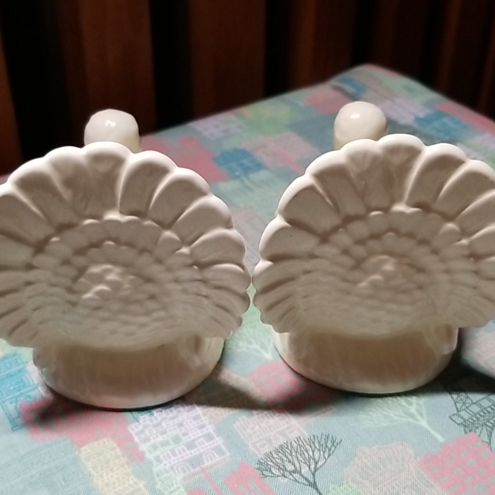 Hallmark Ceramic Turkey Salt Pepper Shakers - Picture 4 of 5